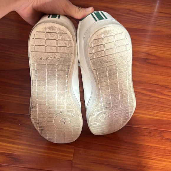 Lacoste men white leather shoes in size 8.5. - Picture 4 of 5